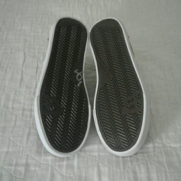 Sneakers - Picture 3 of 4